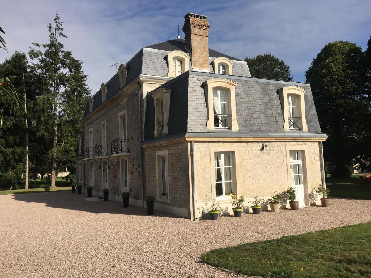 Le Manoir Du Ribardon Bed & Breakfast Neuvy-au-Houlme Bagian luar foto